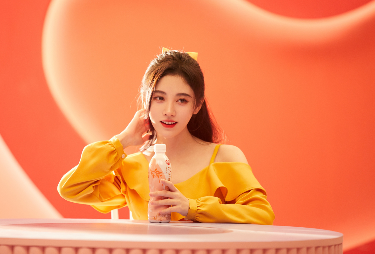 鞠婧祎 银鹭奇遇妙享系列的品牌代言人@鞠婧祎 的「真香」福利易殚