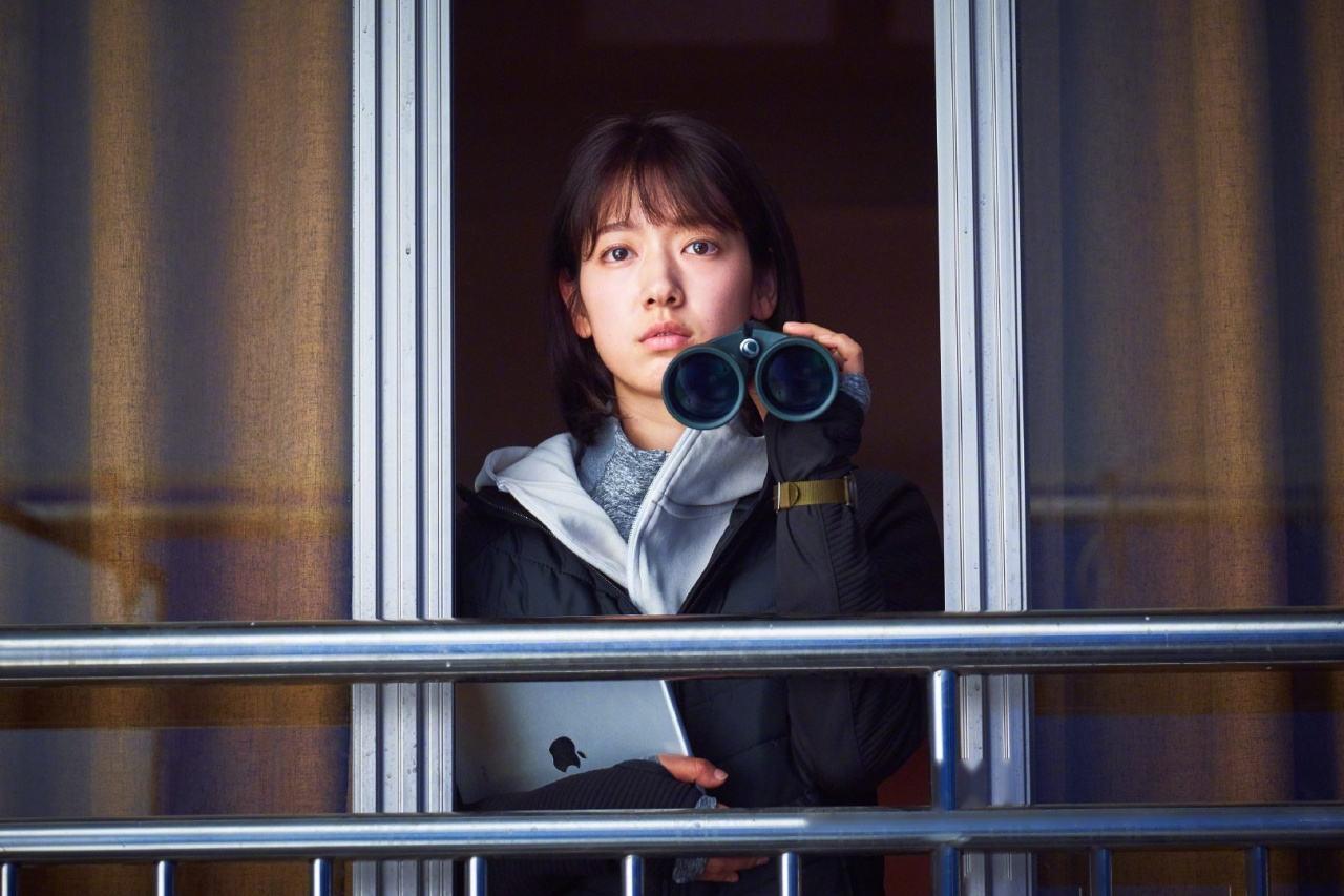 由刘亚仁,朴信惠主演的电影《活着》(alive)发布新剧照.