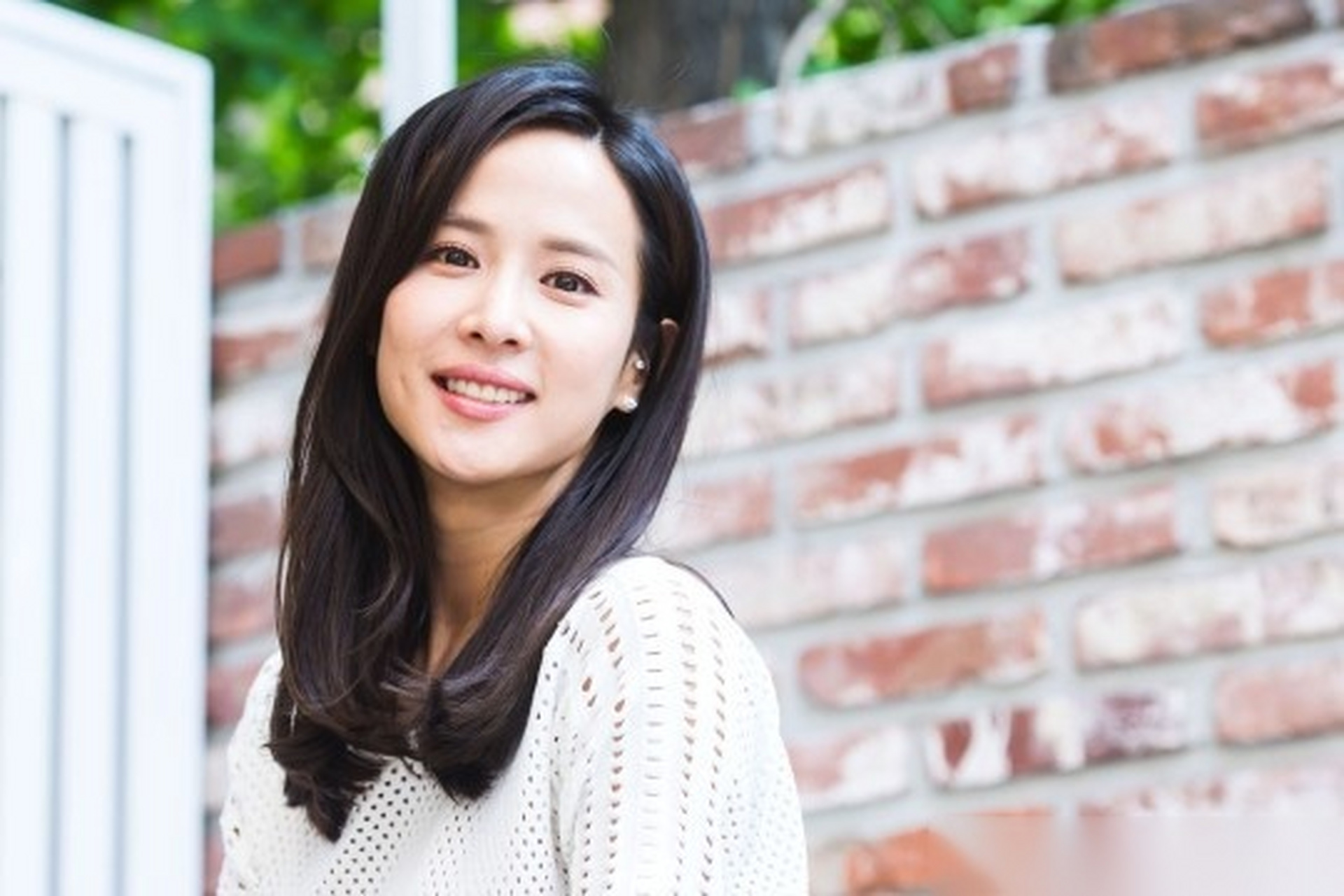 赵茹珍剧中饰演家庭法专业律师兼李灿的妈妈宋汝蔚一角,虽然身材瘦小