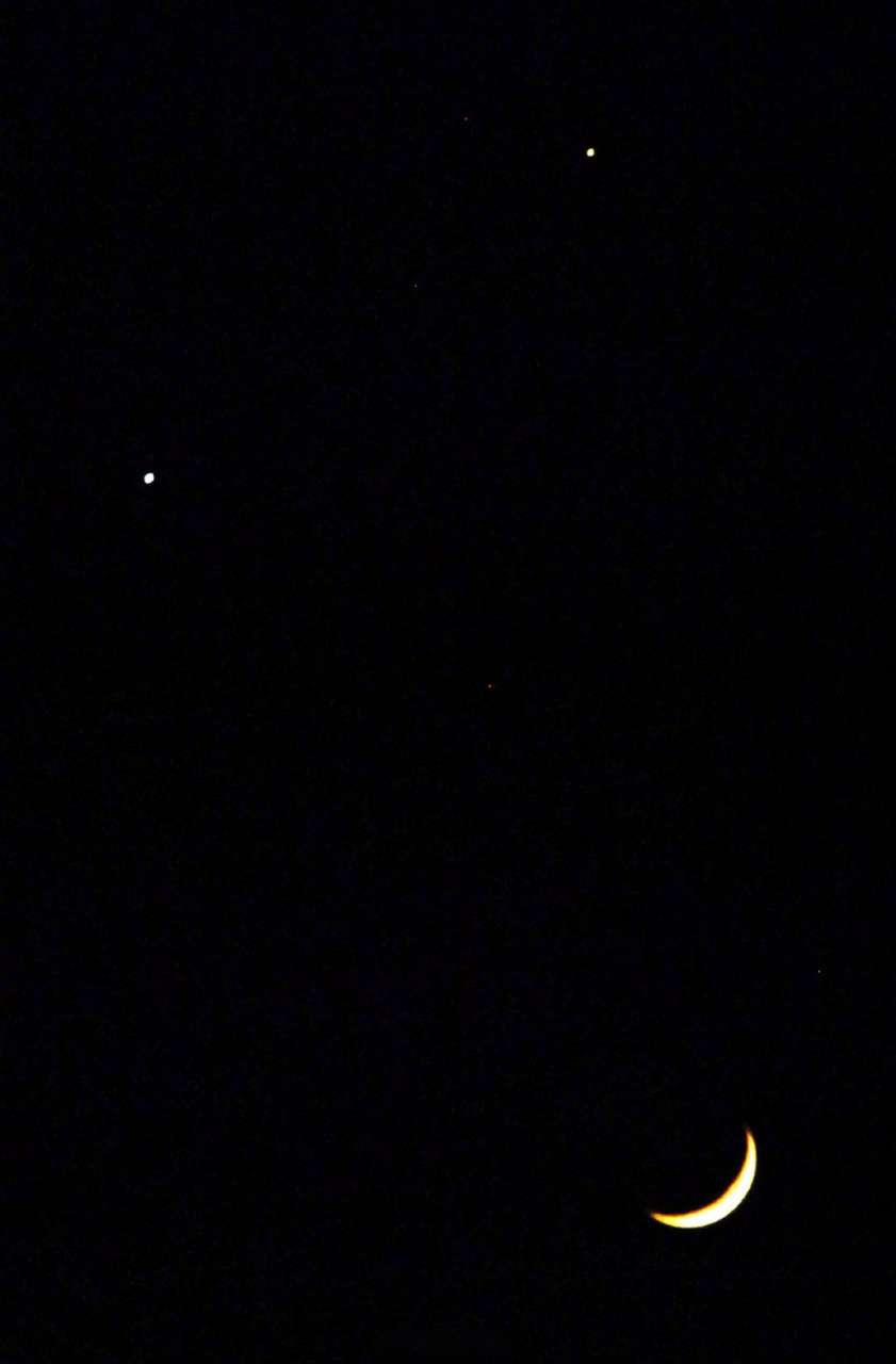 "双星伴月"19日天空组红眼笑脸】3月天宇最具观赏性的天象就要来了!