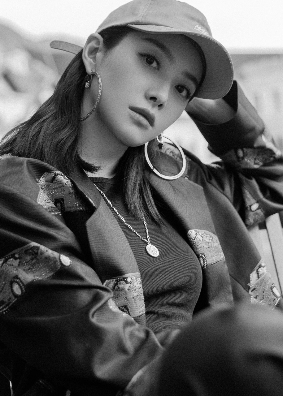 热烈欢迎霸气slay的西装宋教练@宋茜 出场[期待]继"秒变学员"开启架子