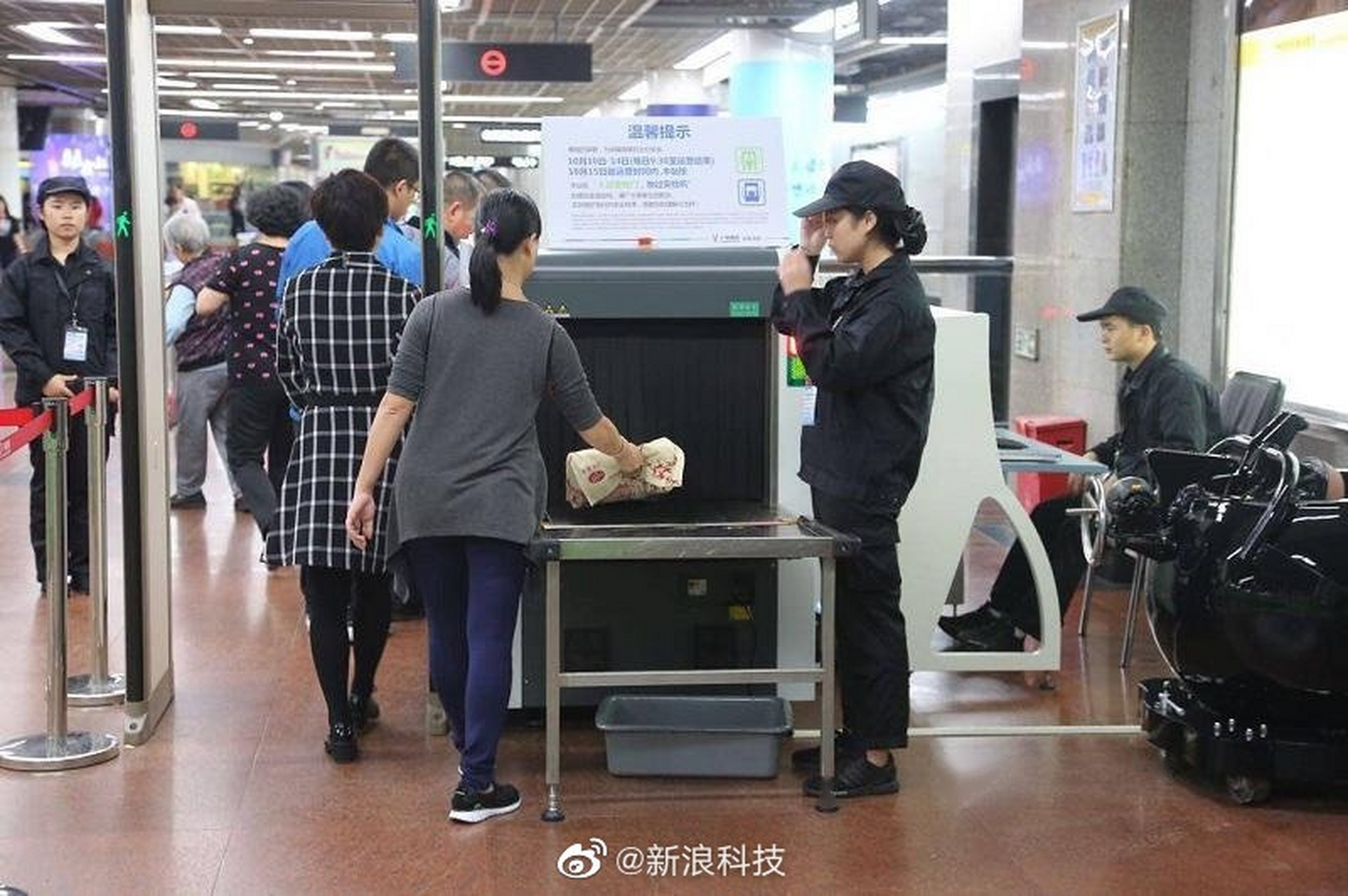 【谢正光代表:北京地铁将试点刷脸安检方案】市人大代表,北京市地铁