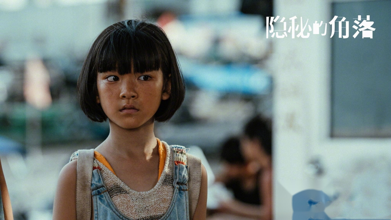 收获了极高的讨论度,剧中饰演女孩普普的10后小演员王圣迪-娃娃angela