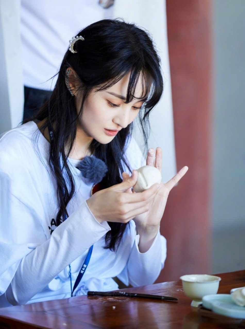 郑爽为杭州失踪女子发声  刚刚,郑爽发文为杭州失踪女子发声,说:"人