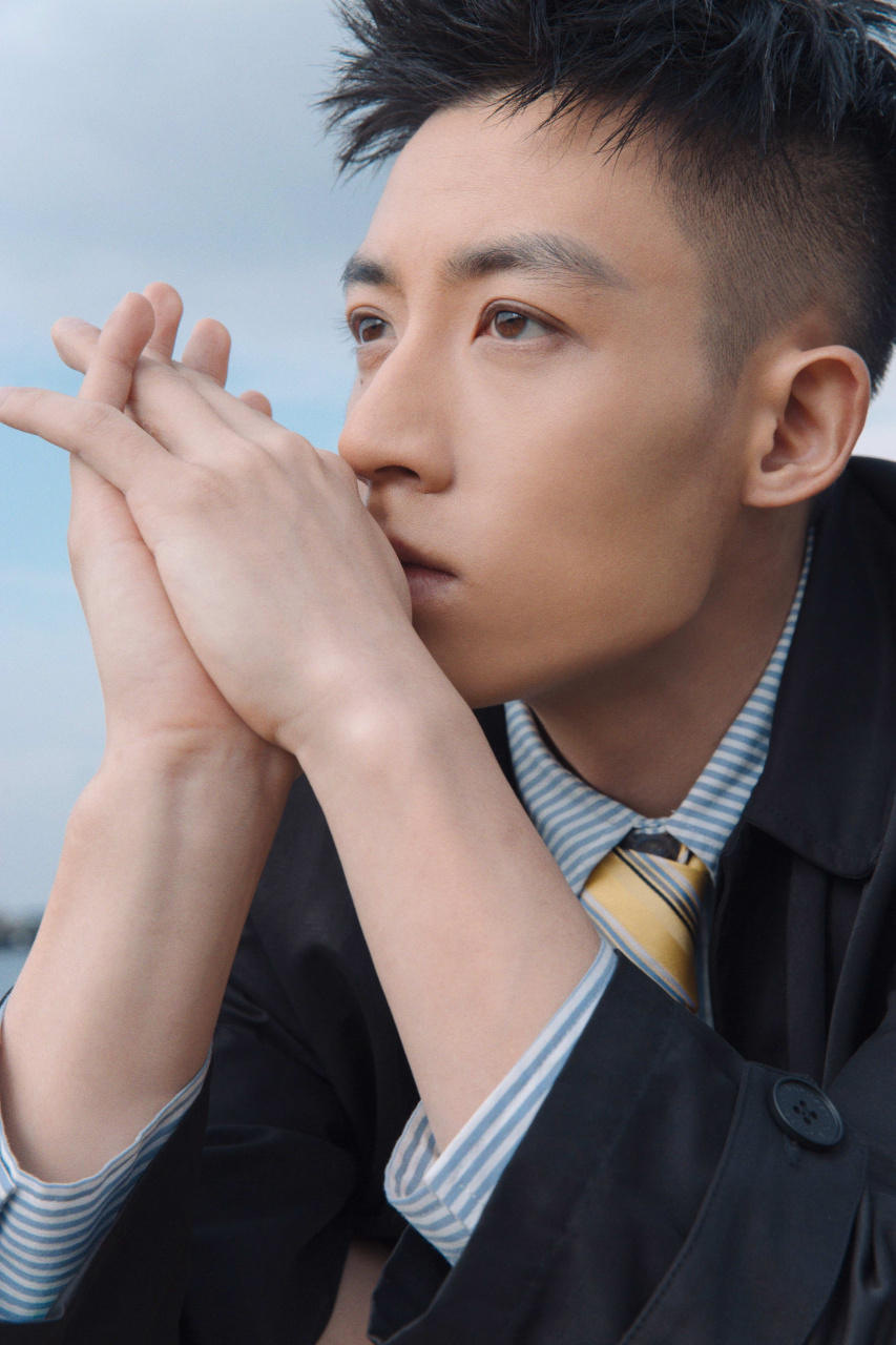 谷嘉诚# 一路蜕变成长 一路徜徉探索 邂逅于静谧光影中 捕捉每一个