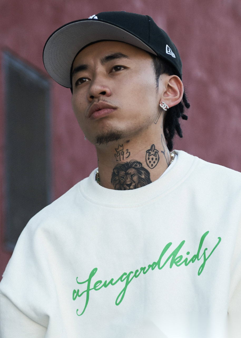 马思唯歌手帮唱袁娅维,纹身遮得太干净自然了!