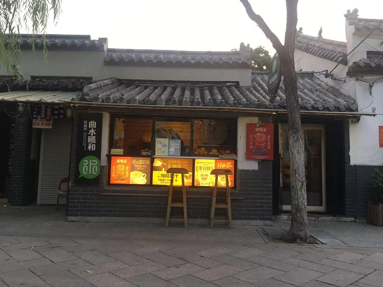 小店离倒闭还有多远？为什么有些店依然排队？ liuliushe123.com六六社 第1张