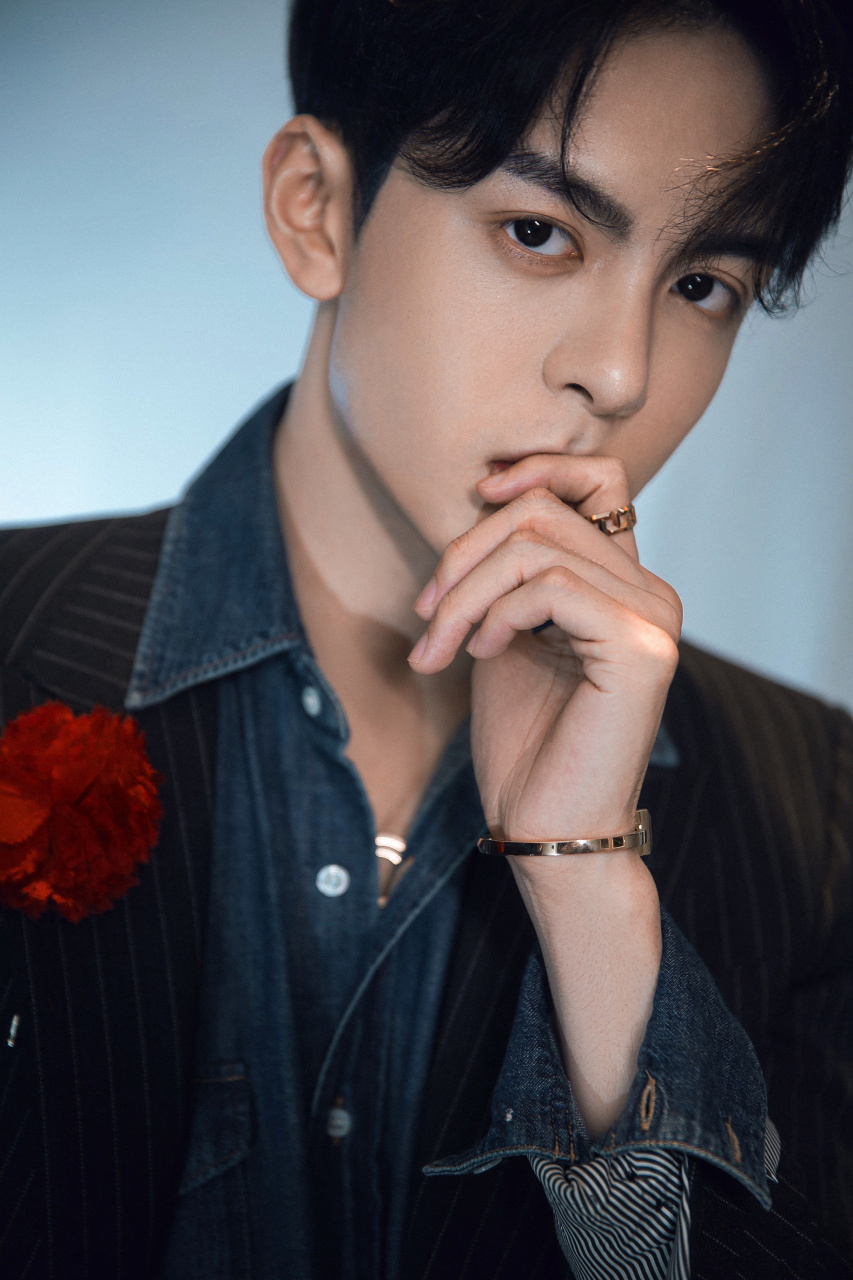 曾舜晞= "鲜衣怒马,此间少年" 若晴天和日,就静赏闲云 若雨落敲窗,就