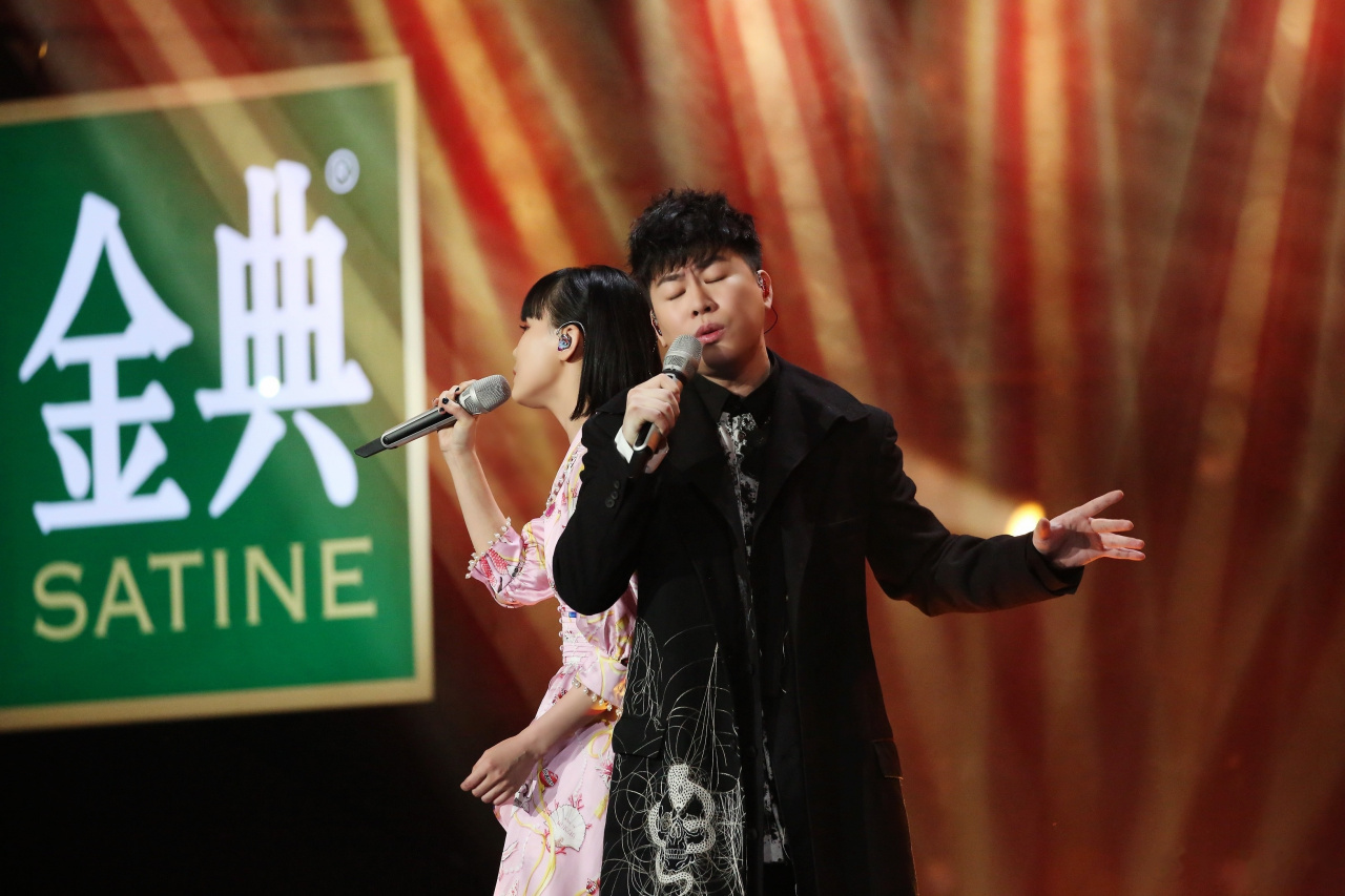 胡彦斌,黄龄还是要幸福唱的我的少女心都融化了,吃了蜜的幸福感,这