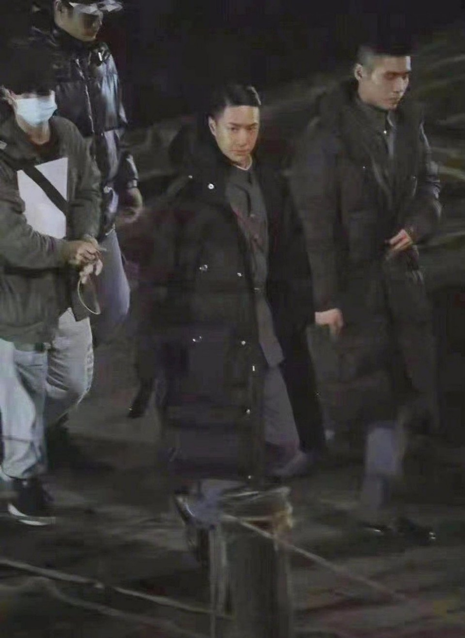 王一博新剧路透,这个民国时期油头造型,你吗?