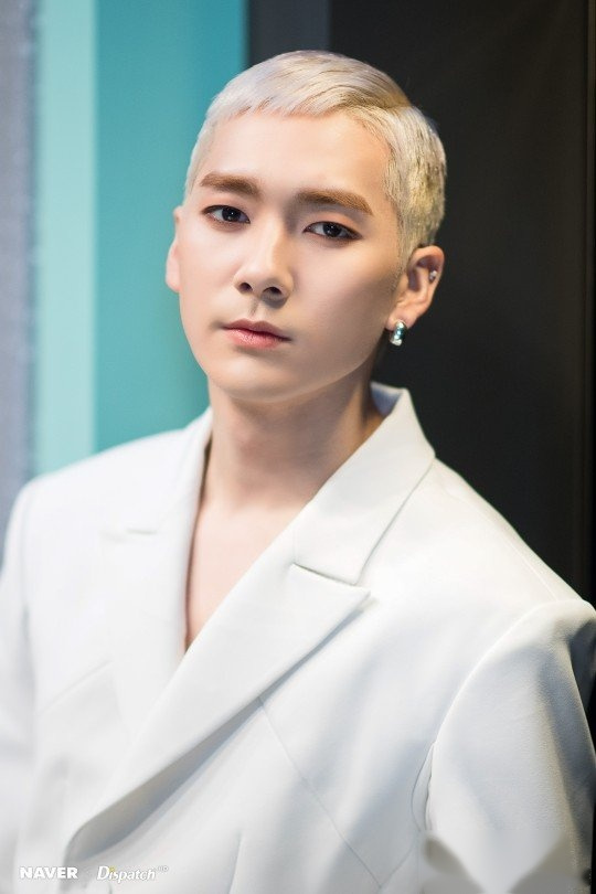 【d美图】 who : nuest --aron   when : 2020. 04.