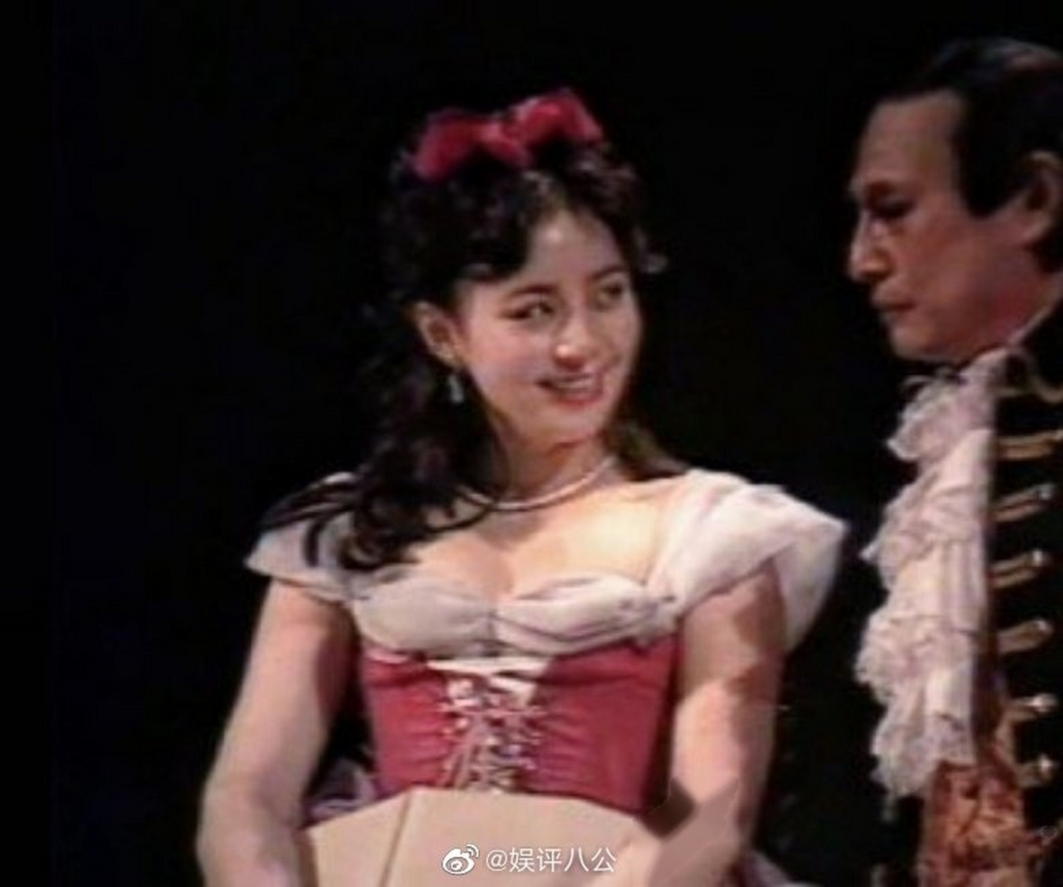 宋丹丹25岁时出演话剧《上帝的宠儿》的旧照曝光,这也太好看了吧!