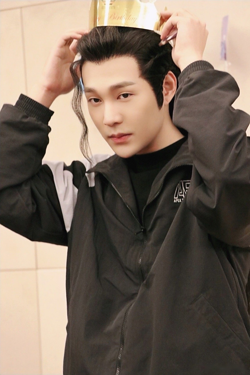 袁昊,感谢大家哈,非常开心的生日.[三哈]