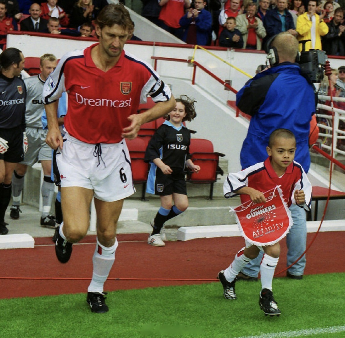 【阿森纳老照片:李可的蜕变】  看到一个评论:好好的照片,麦克-迪恩