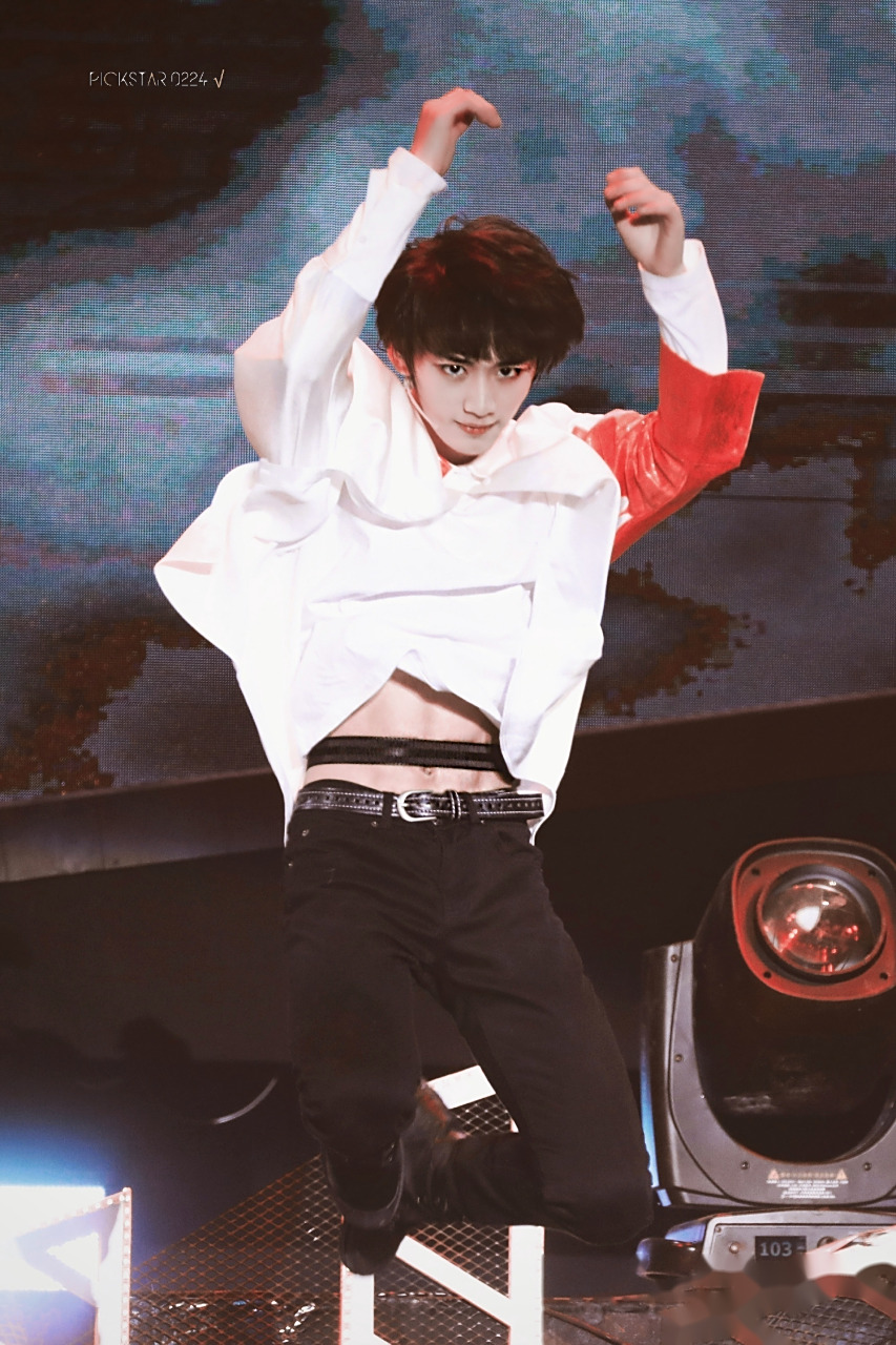 每日易安利爱豆的名品腹肌,哥哥们都是自律达人身材管理一级棒 手上的