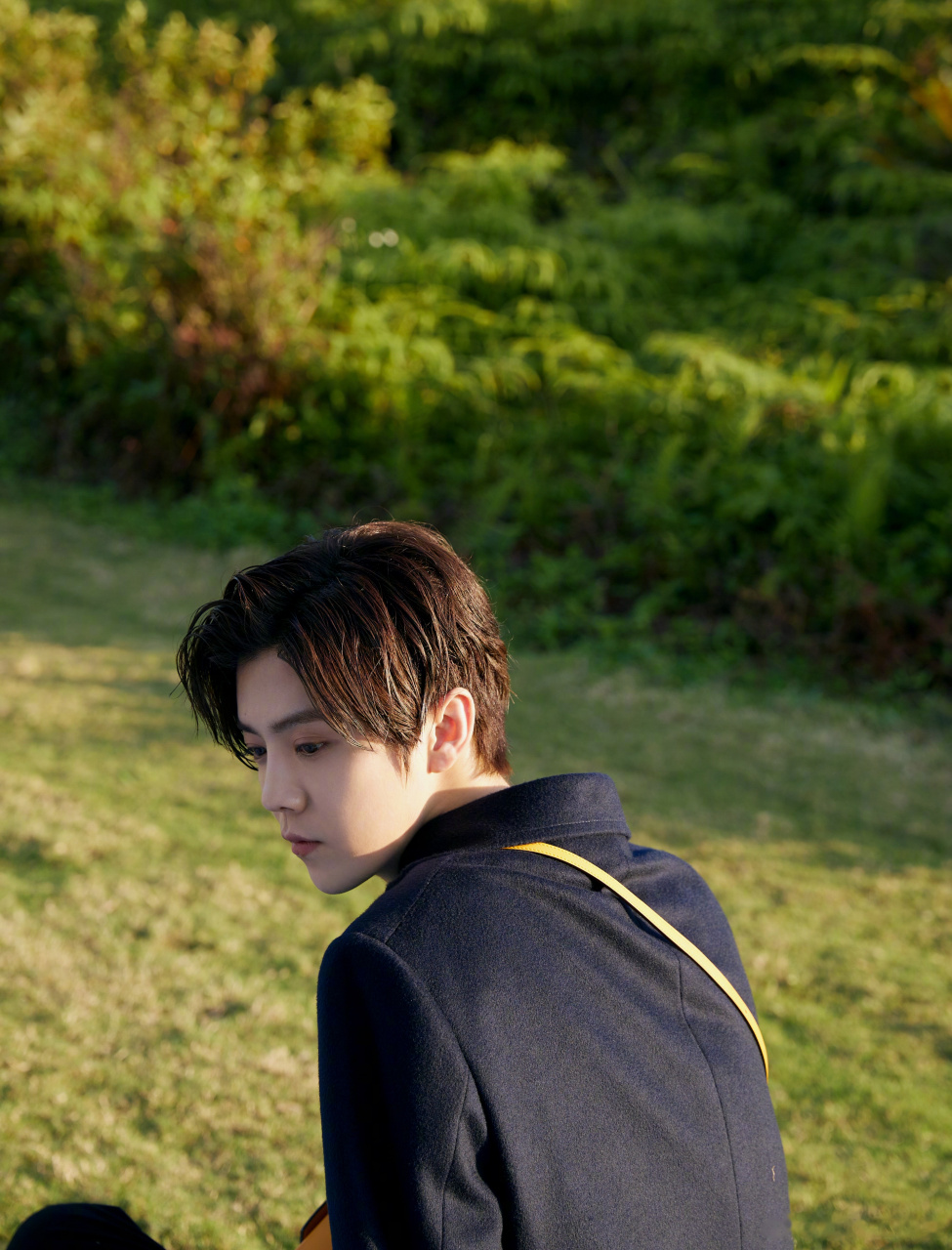 鹿晗夏日湖畔的浪漫今日续杯,更新一组@鹿晗 侧拍花絮图福利!