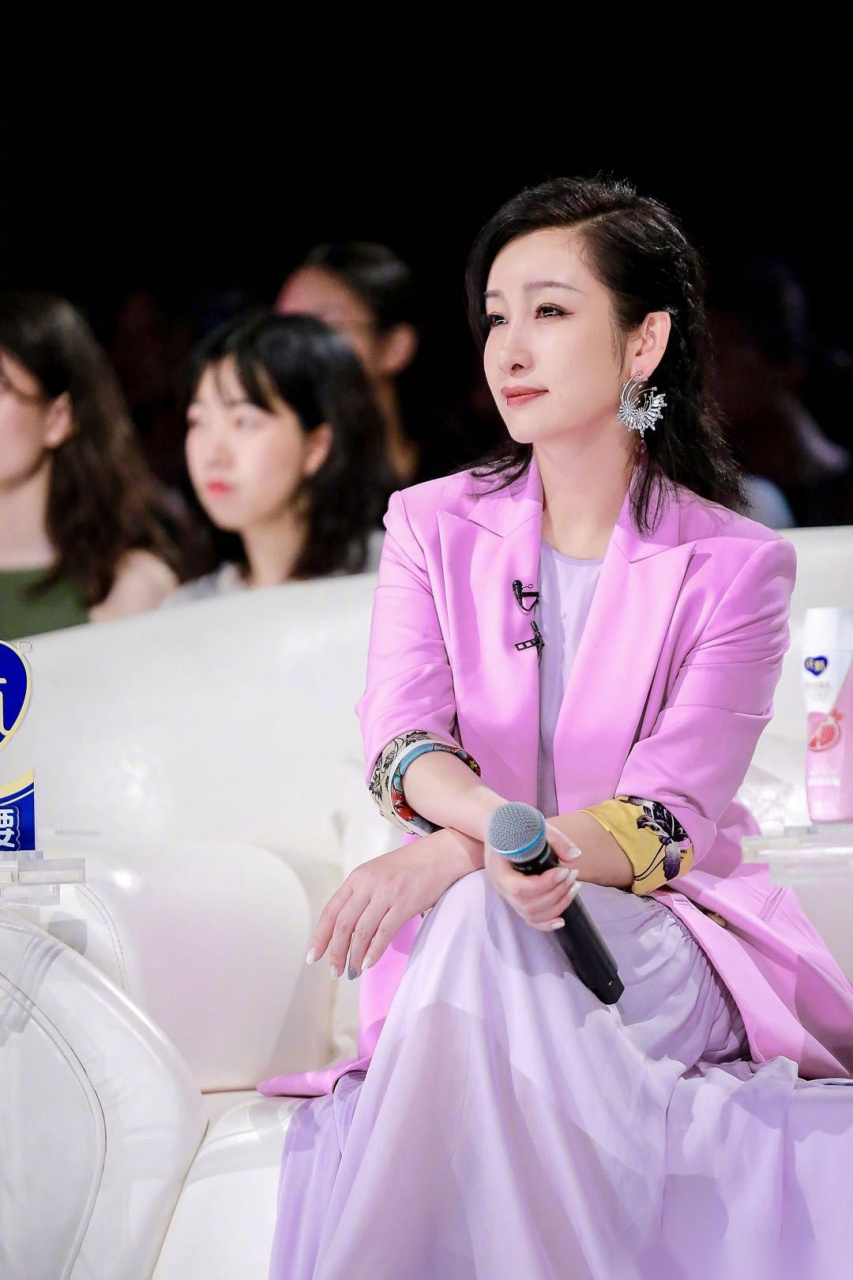 真诚分享人生态度,为学员们送上贴心鼓励,对精彩舞台她从不吝啬赞美之