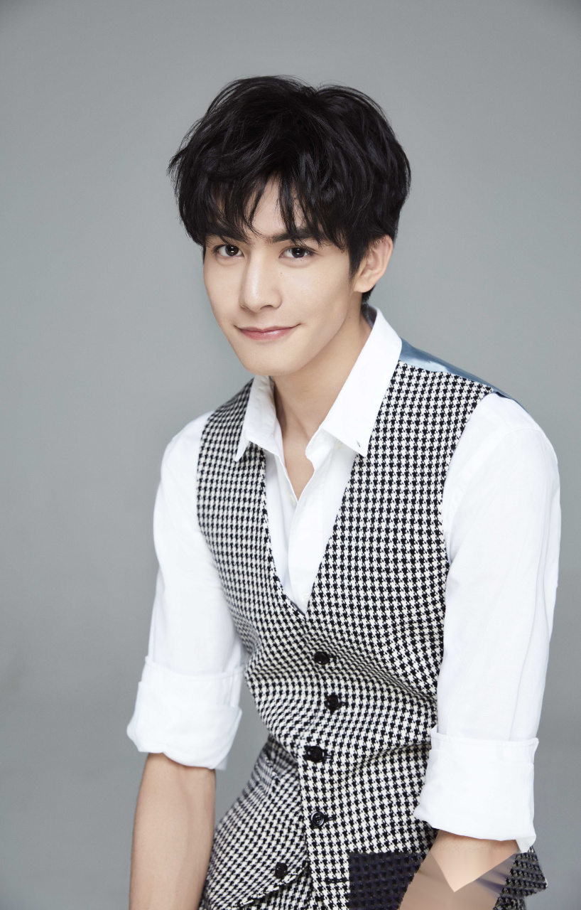 欢娱影视演员宋威龙最新写真大片曝光.