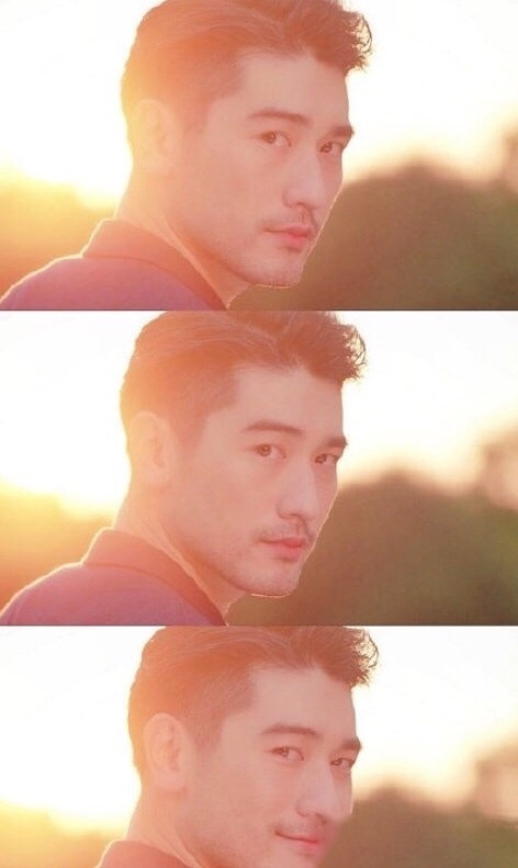 在昨晚的大结局中,以高以翔回眸的最后一幕收尾,高以翔在阳光中转身