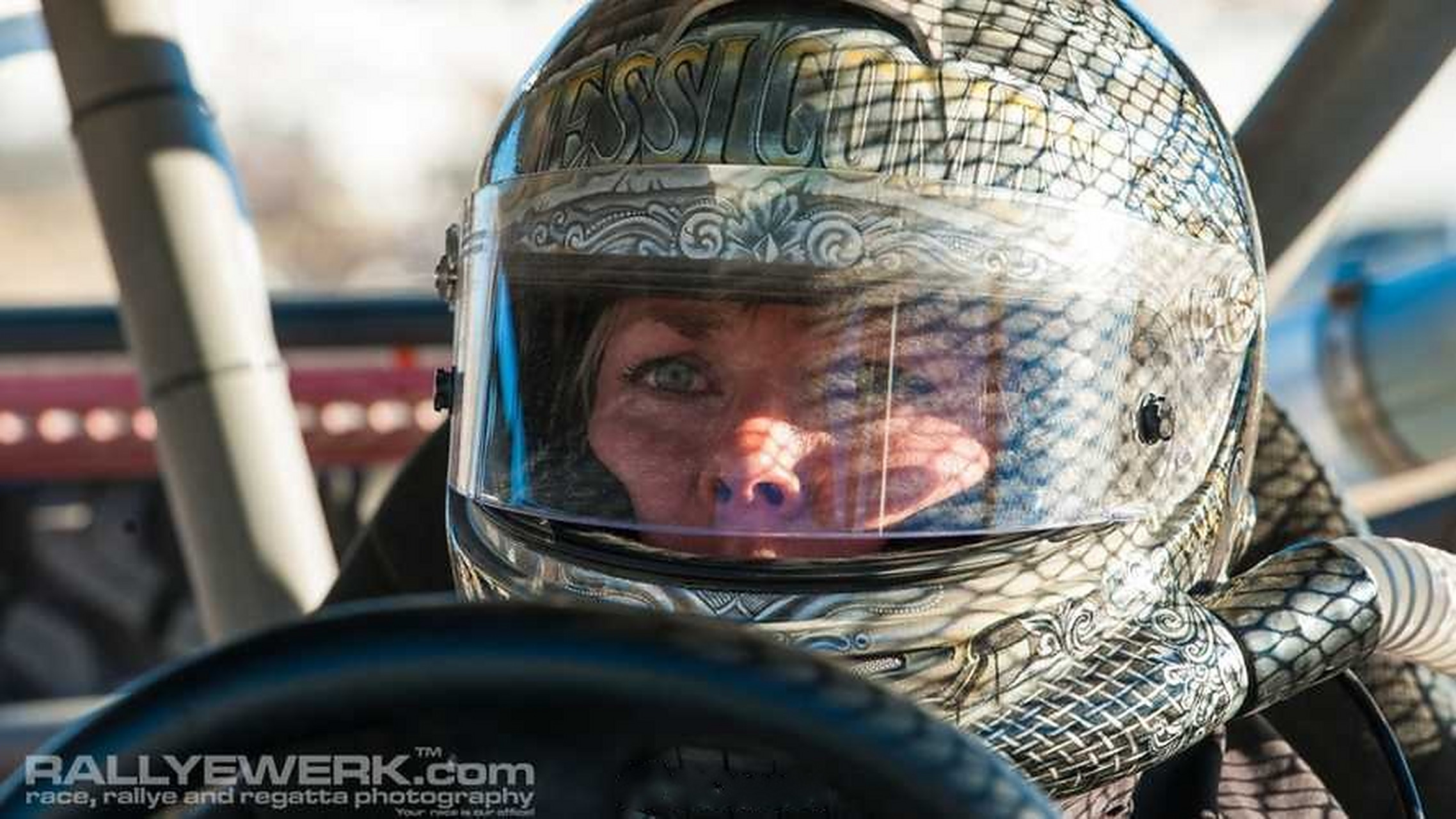 2019年因事故去世的女赛车手jessi combs(杰西·库姆斯)正式被吉尼斯