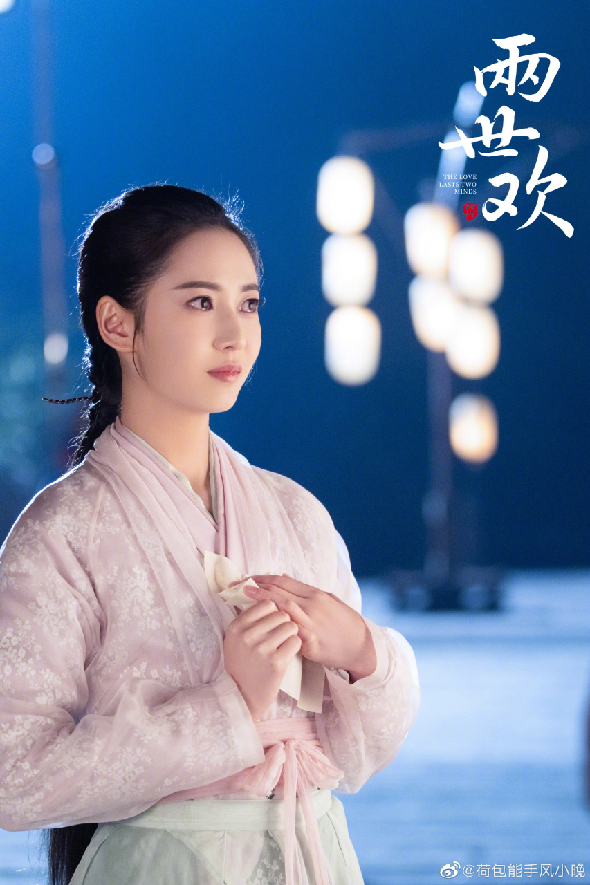 《两世欢》服妆发真的好可,怪不得琪琪在采访中赞不绝口,美人和锦服相