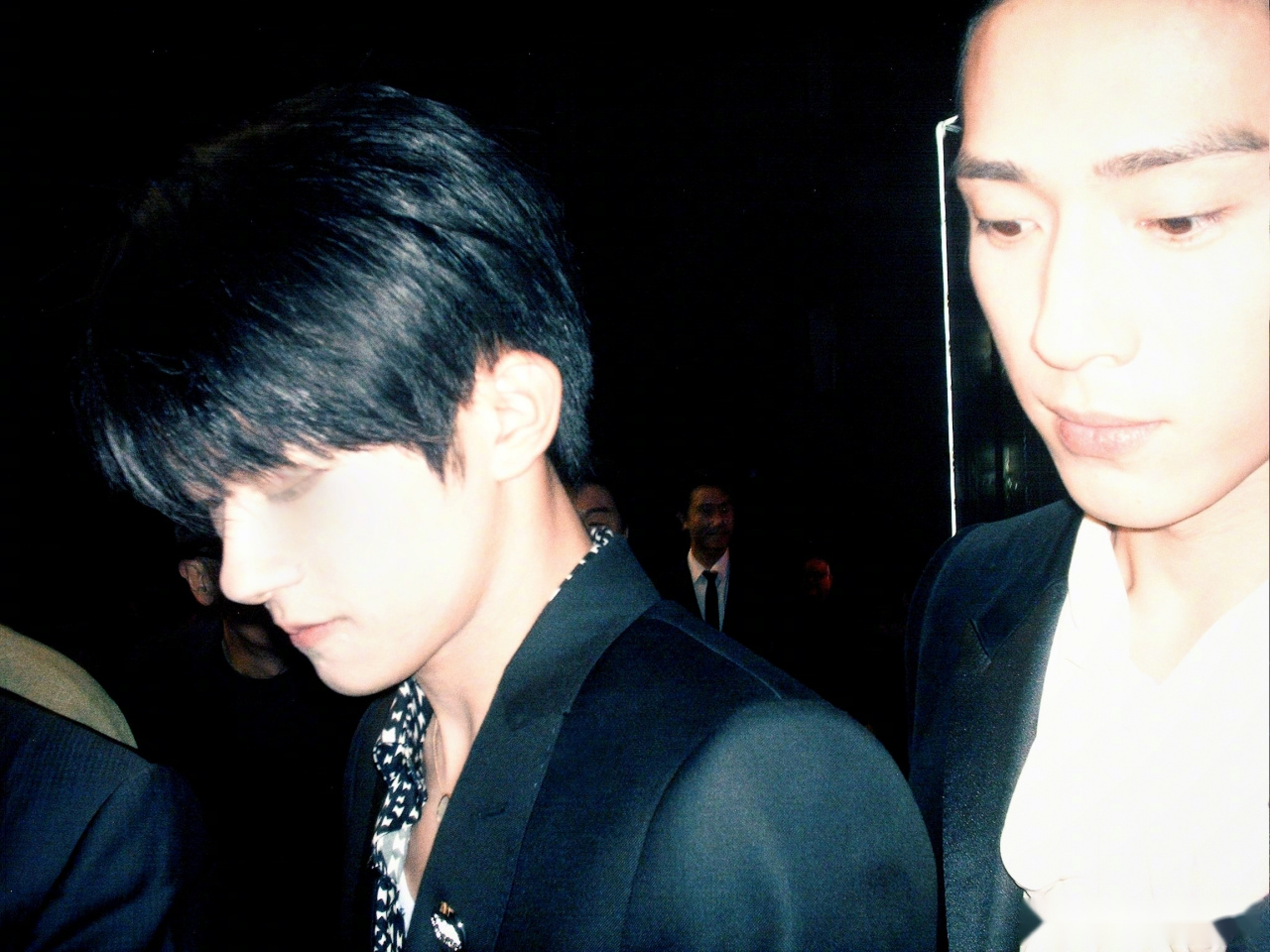 易烊千玺井柏然的这张同框图拍得也太有氛围感了叭!好绝好绝