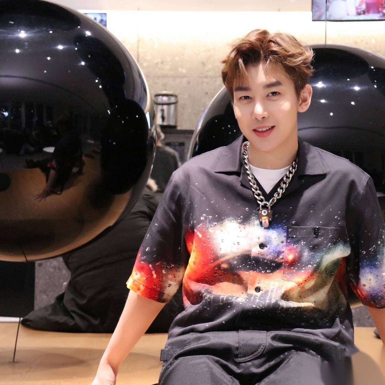 据悉,此前自称周艺轩现女友的女孩