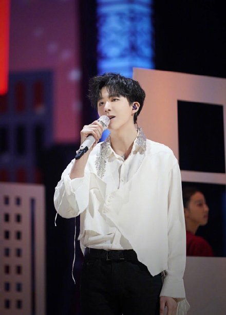 小奶狗长相与大狼狗嗓音的反萌差,男神颜值模特身高,摇滚烟嗓帅酷气场