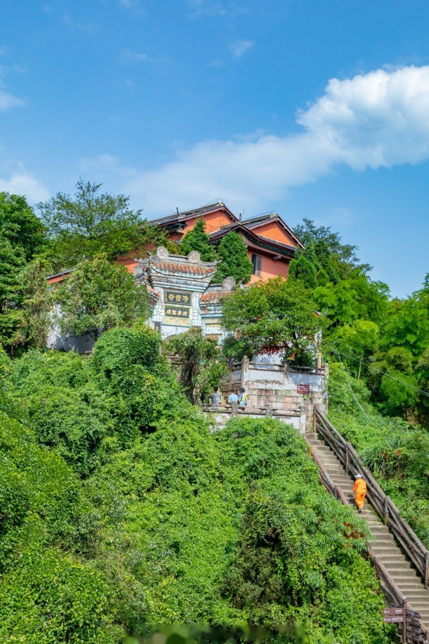 綦江古剑山又名鸡公嘴,为著名的川东名胜"巴渝十二景"之一.