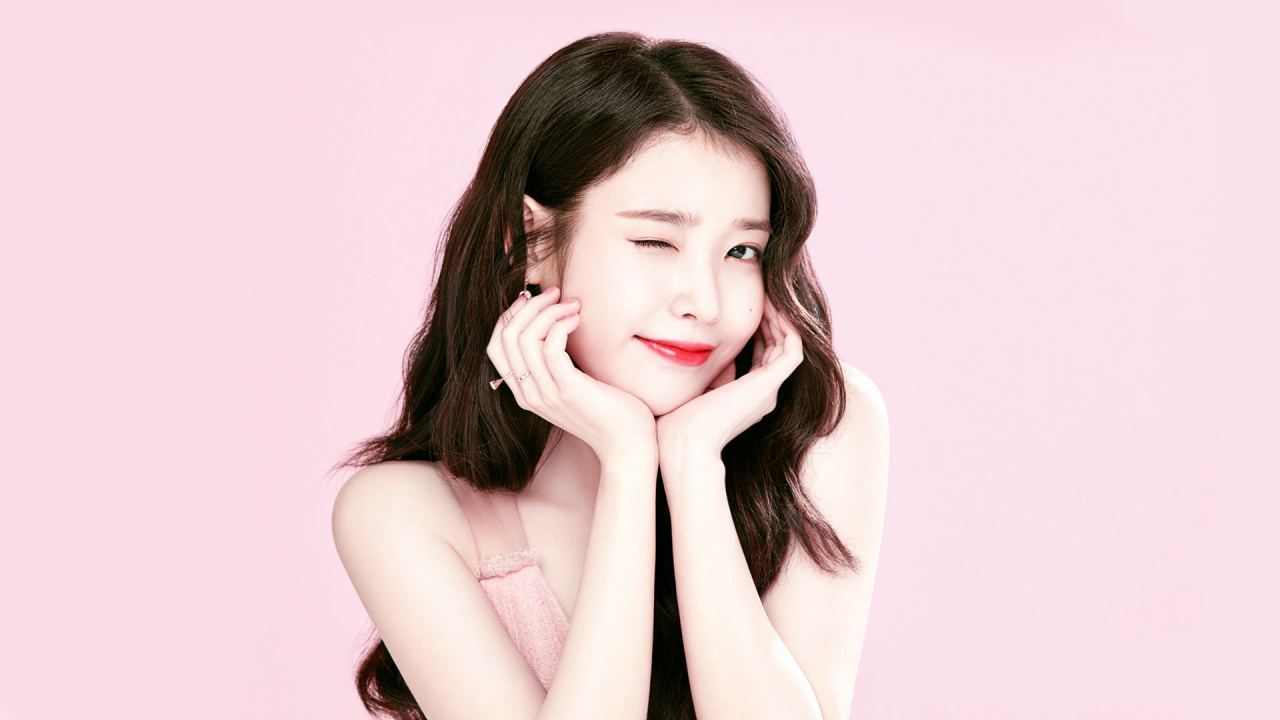 可萌可俏可清新的iu,是捧在手中的小仙女本仙了～甜美的笑容,精致的