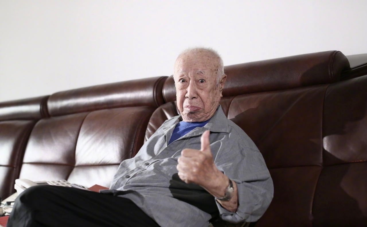 刘江去世# 据中视协演员工作委员会,八一电影制片厂老艺术家刘江谮5