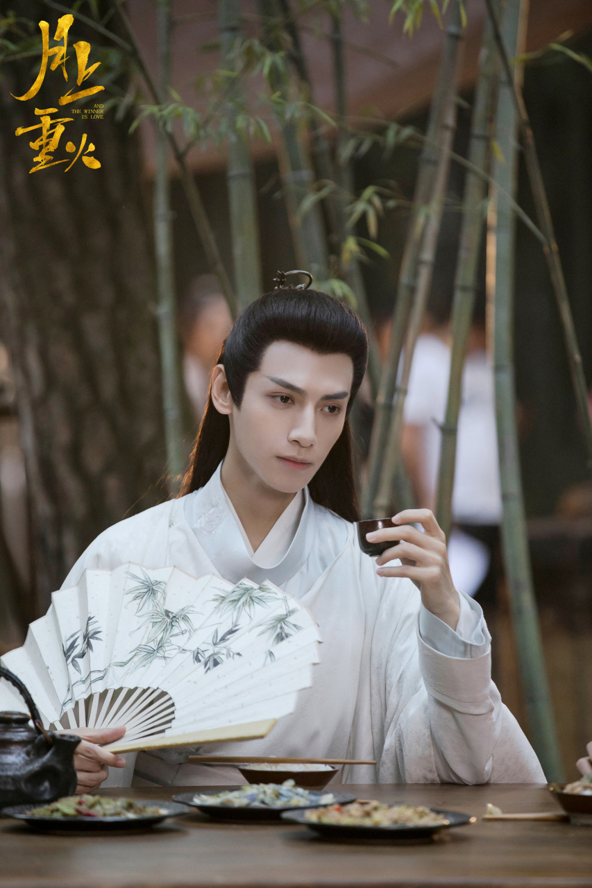 罗云熙 @罗云熙在纷乱江湖中依然风度翩翩,上官透@罗云熙 称得上"