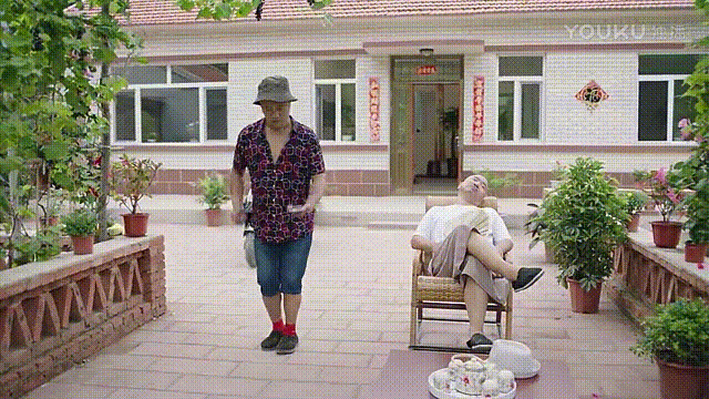 小编刚刚收到由前线记者发来舞王"尼古拉斯·赵四"最新彩排,动人舞姿