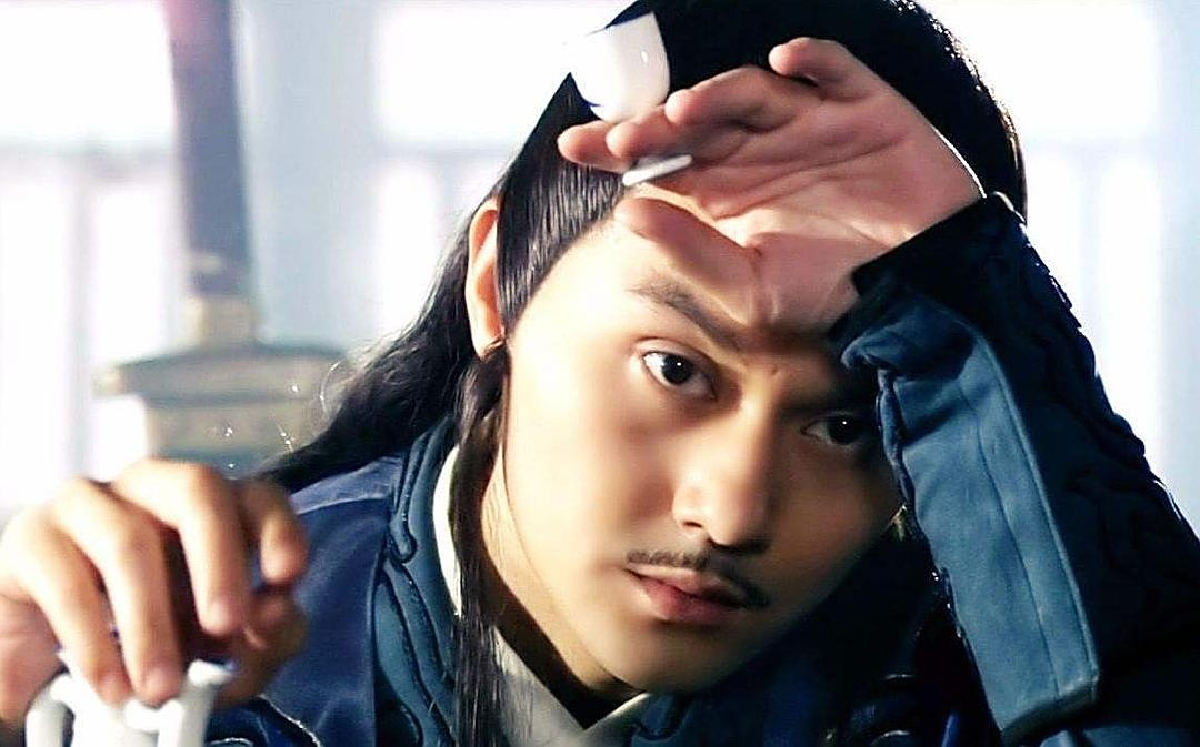 《陆小凤传奇》里面的张智霖饰演的陆小凤身段翩翩,风流倜傥.