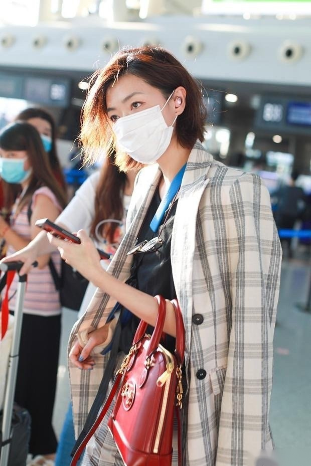 8月2日,湖南长沙,万茜现身机场.