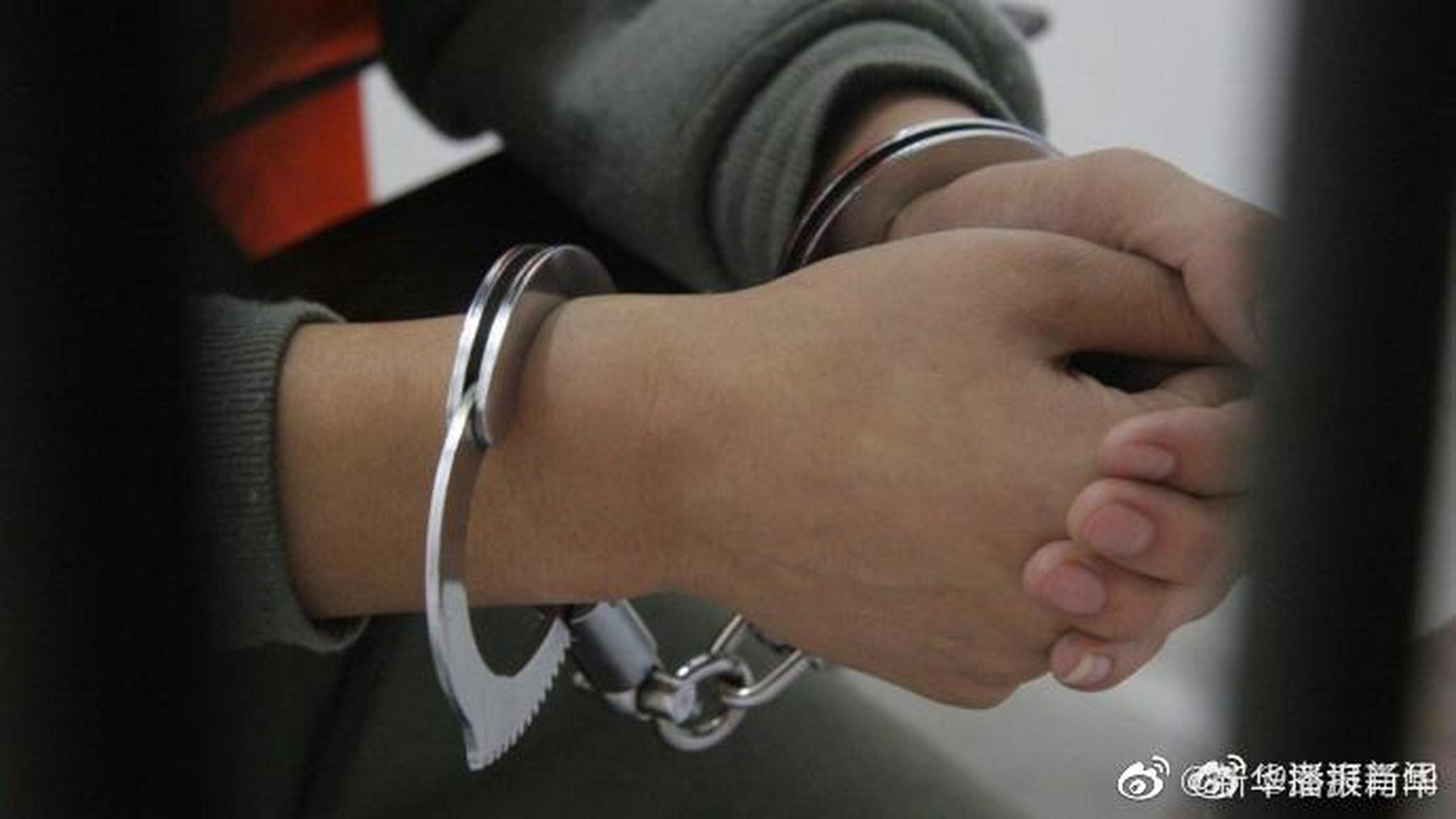 【湖南平江一17岁高中女生遇害:遗体仅包裹床单,18岁嫌犯被拘】2月16