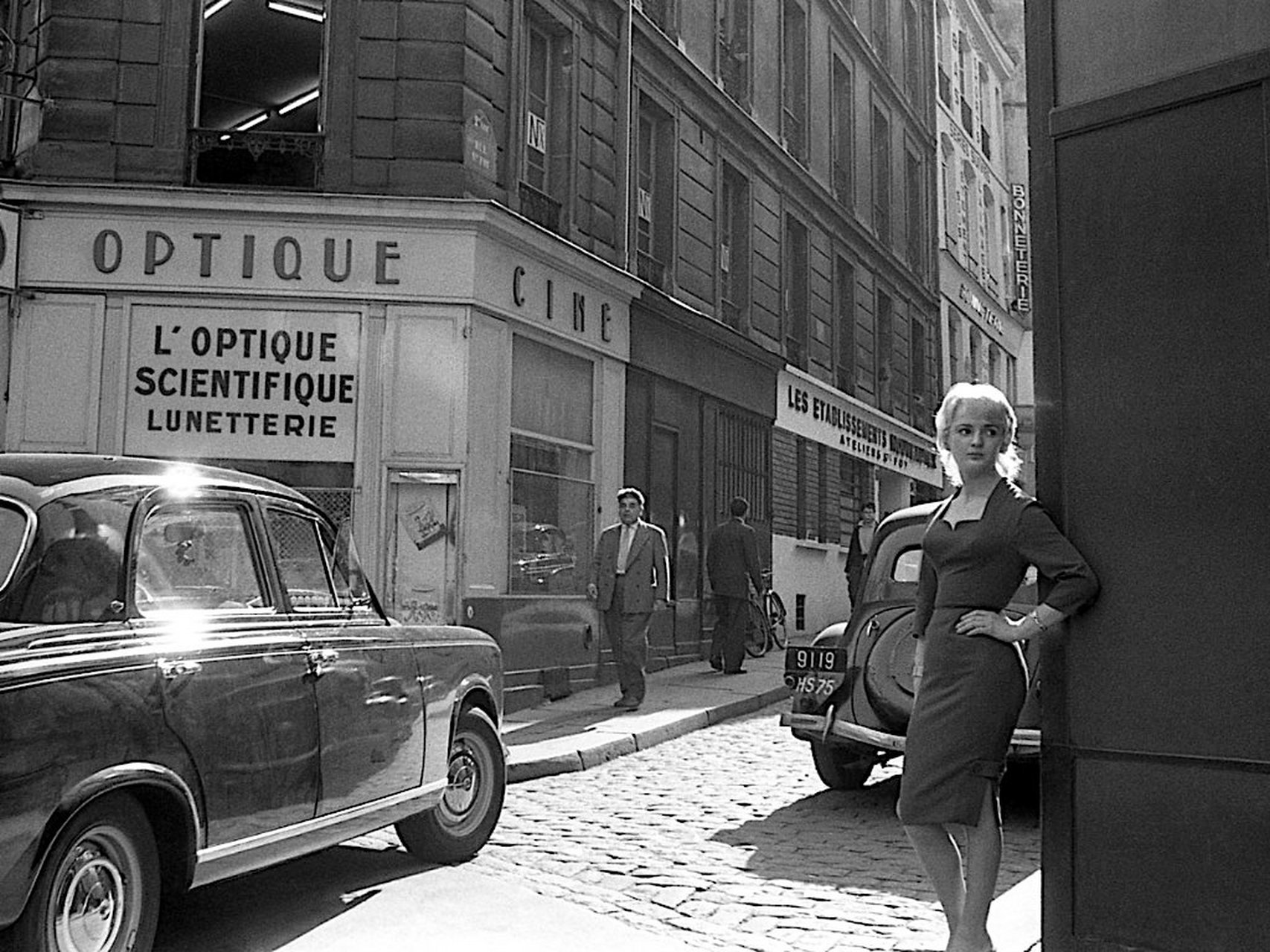 历史影像#法国巴黎圣但尼街,1960年.资料:humus