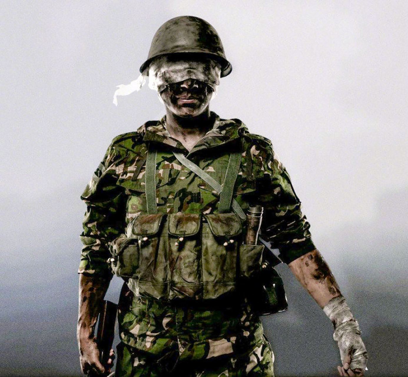 81式伪装衣(当时还没有迷彩服的叫法),其使用的迷彩样式俗称"大五叶