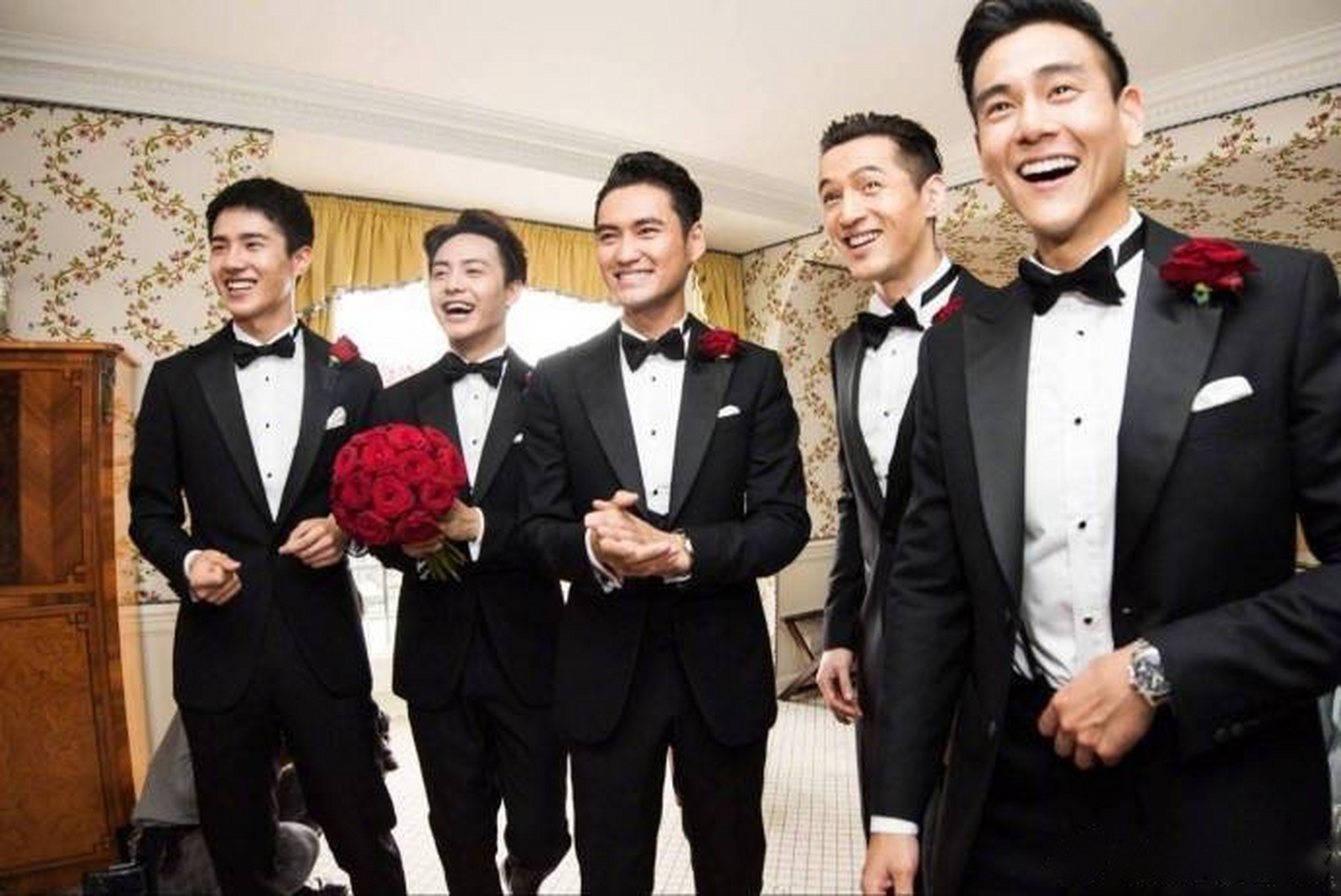 想再回味下史上最帅伴郎团,高颜值伴郎团演绎西装的诱惑.
