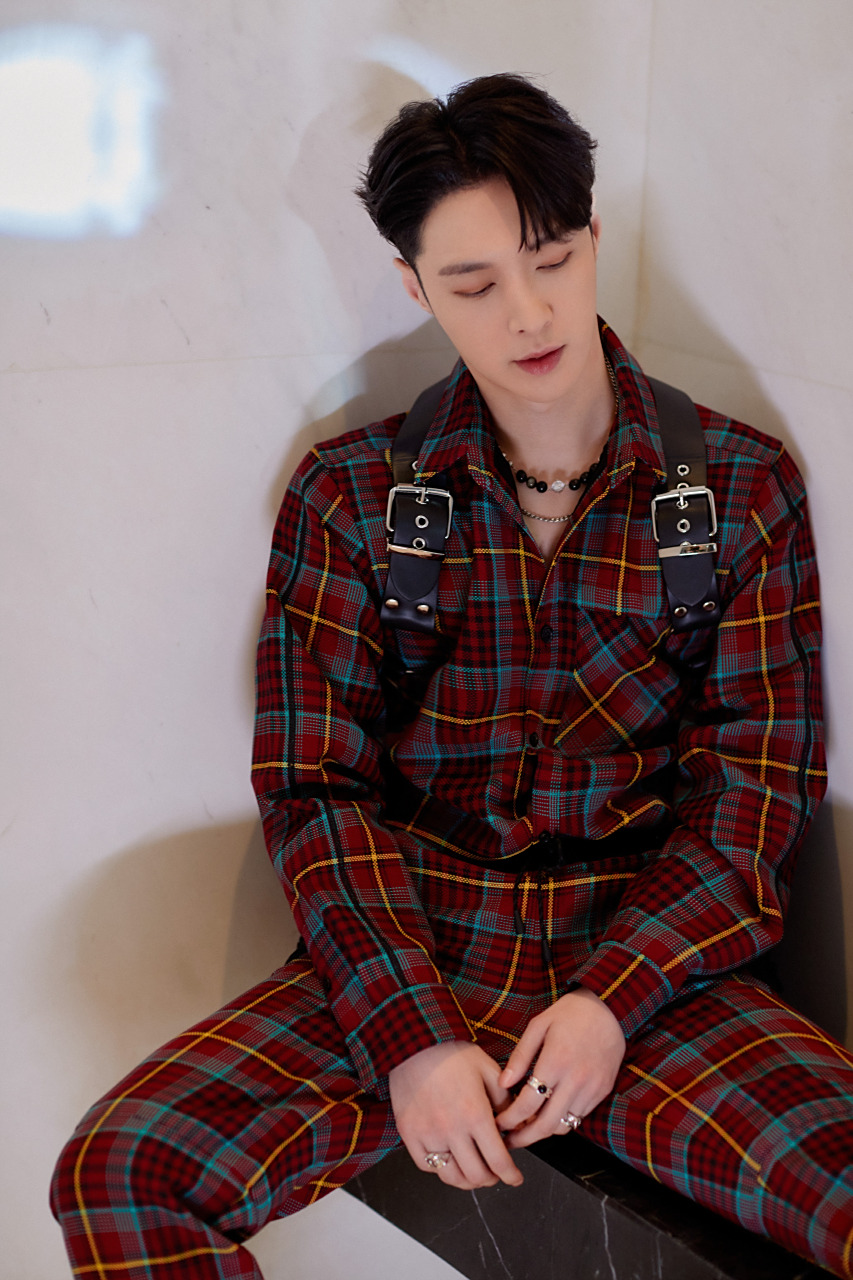 气质可乖,眼神要拽,红色格纹学院风也封印不住的大