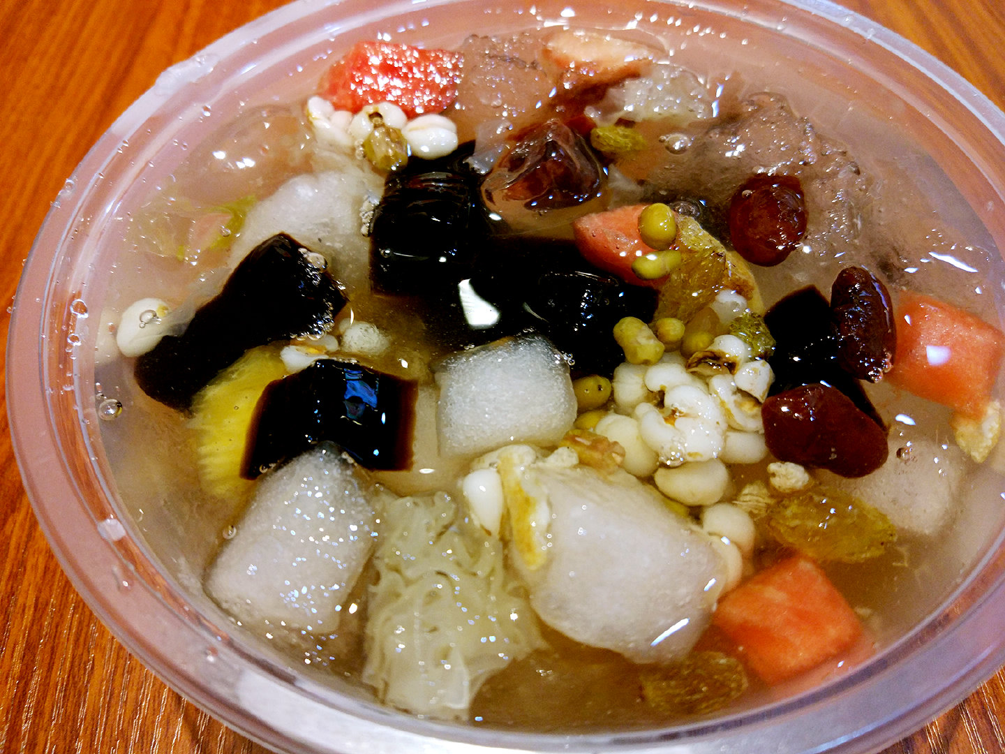 四果汤是一道美味可口的名点,发源于福建闽南地区,味甜爽口,清凉解毒