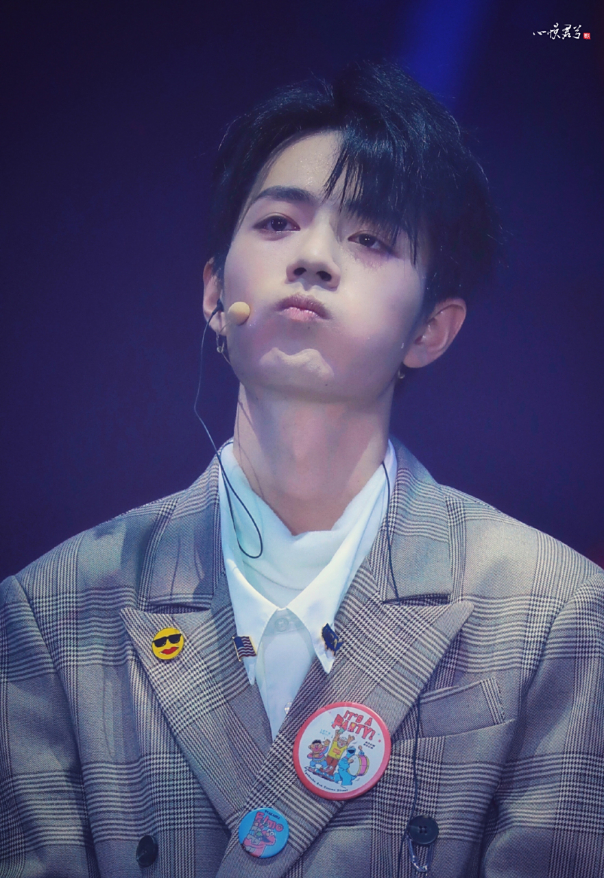 肖战嘟嘟嘴太犯规了吧,招牌卖萌嘟嘟嘴,被可爱到了有木有!