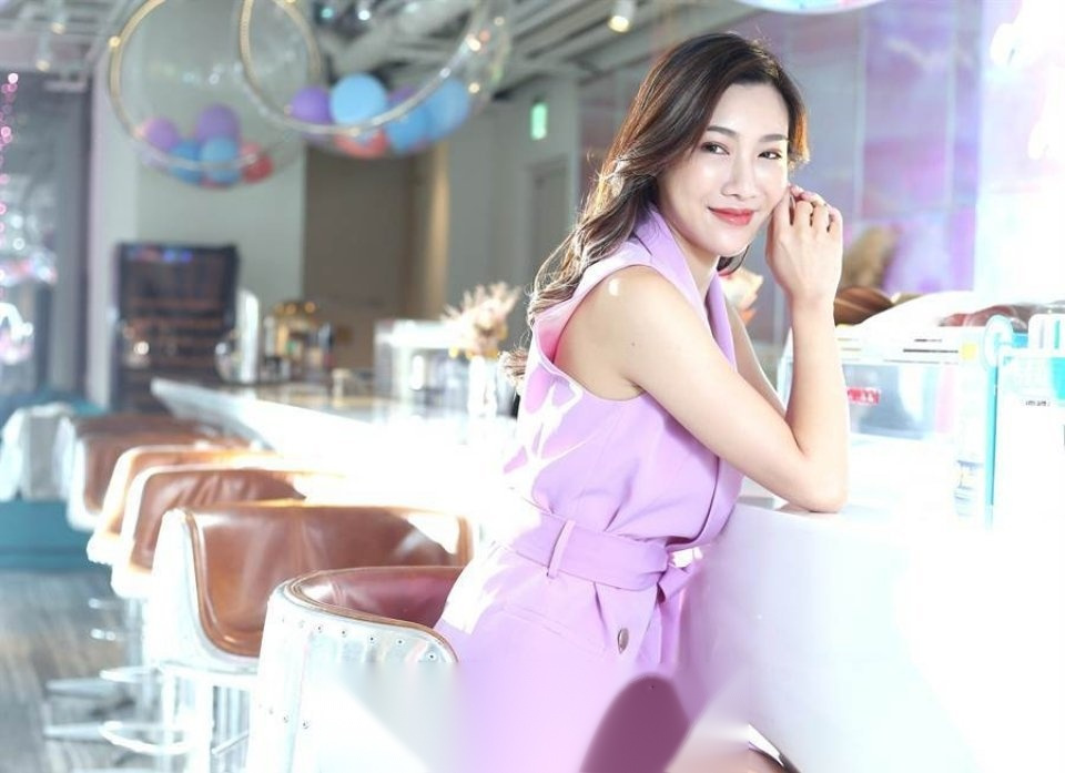 吕亚晞(格格)爆了罗志祥之前撩骚的聊天记录,罗志祥给她发"你外表身材