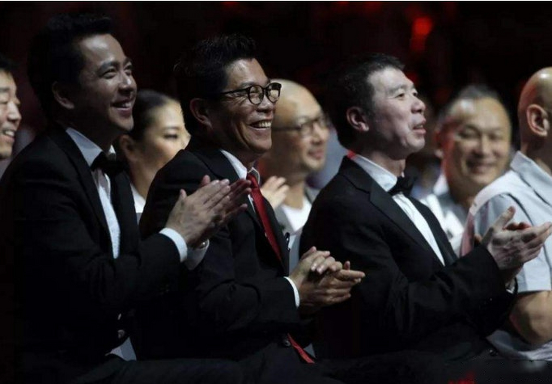 【华谊兄弟高层反思背后: 电影根基不稳,实景开发过重】"拍起戏来大手