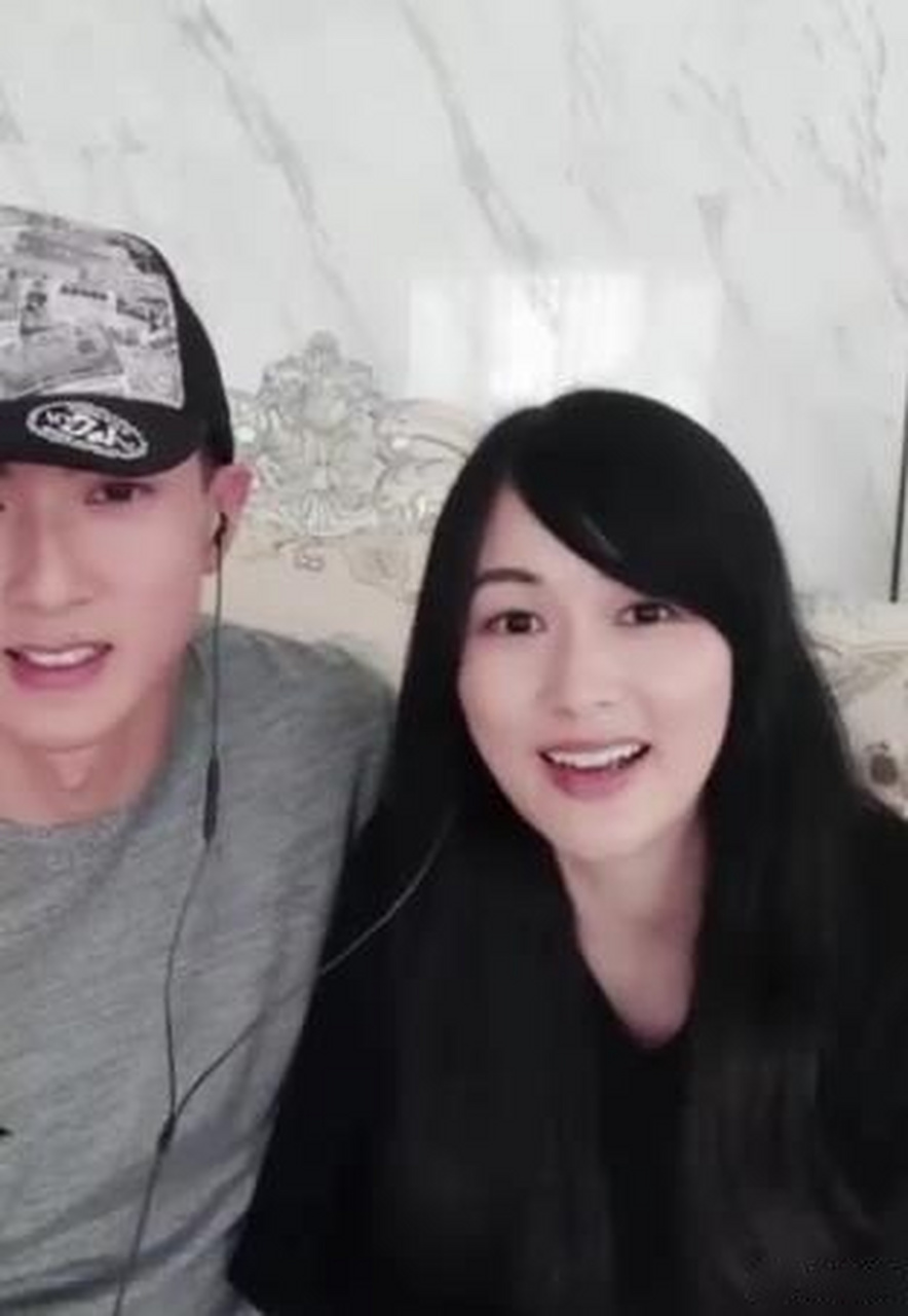 吴尊老婆露脸的原因自己上年纪了想法变得不一样,觉得录节目蛮好玩的