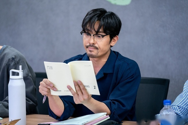 怀揣着各自的秘密与伤痛的人们在小乡村的钢琴学校爱