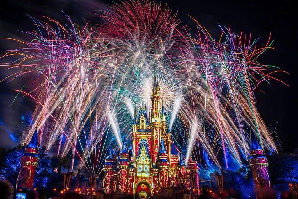 上海迪士尼烟花复园后首开放 迪士尼烟花最美的瞬间~ 有电影里那味了!