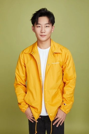 在《八佰》里出演林杨一角,给留下深刻印象,演员刘云龙怀揣着感恩之心