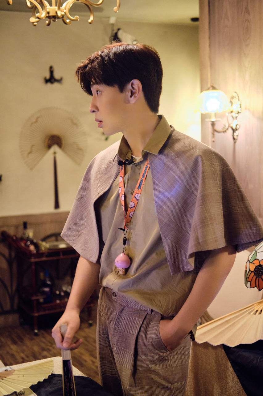 今天就让邓·福尔摩斯·伦队长带领大家一起探索如月饭店各种谜团