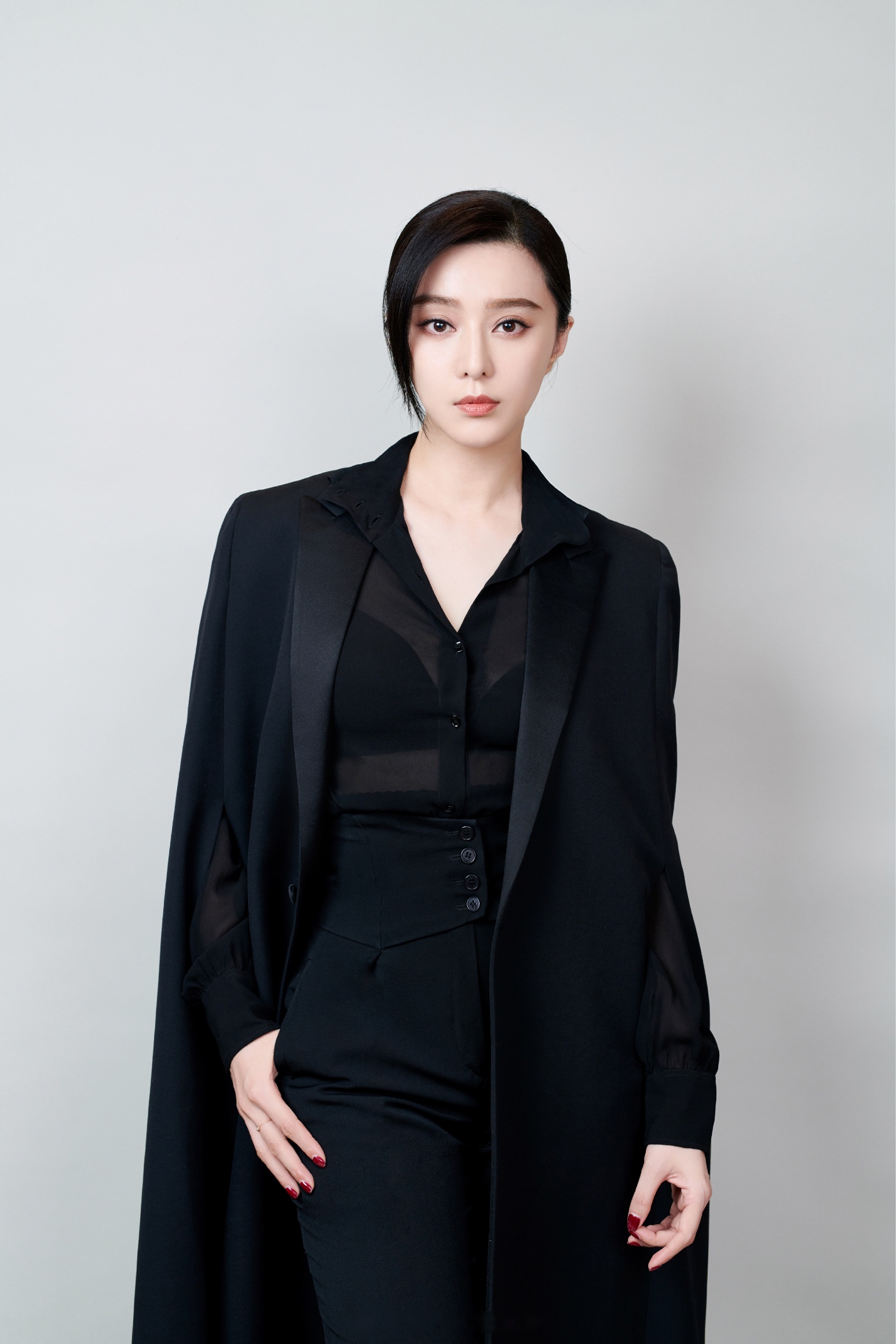 近日,美国权威时尚媒体红毯网,报道了中国女演员范冰冰,出席2019